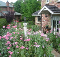 Annie's cottage - Internet Find