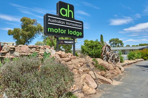 Australian Homestead Motor Lodge - Internet Find 0