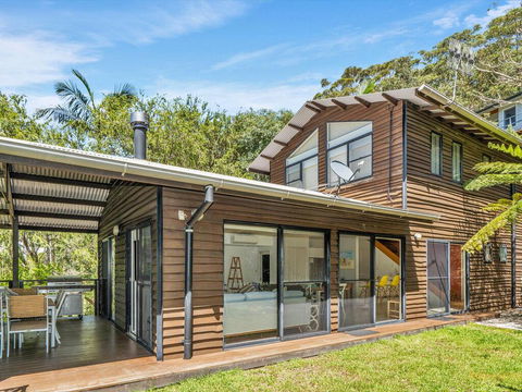 Avoca Beach Living - 84 Avoca Drive, Avoca Beach - Internet Find 1