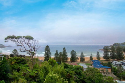 Avoca Heights House /// 4 BDR 2.5 BTH // Direct Ocean Views - Internet Find 3