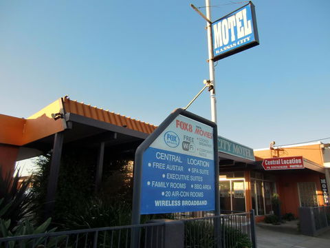 Bairnsdale Kansas City Motel - Internet Find 1