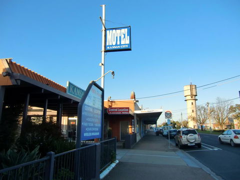 Bairnsdale Kansas City Motel - Internet Find 3