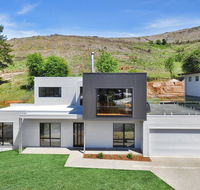 Balcony to Bogong - modern house ten minute stroll to town - Internet Find