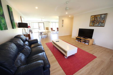 Barefoot Bungalow At Hat Head - Internet Find 0