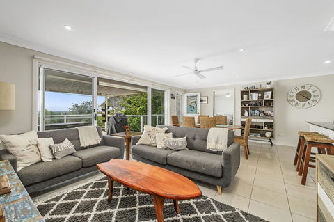 Barefoot Top Floor, 32 Skyline Crescent, Crescent Head - Internet Find 2