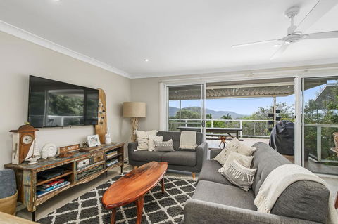 Barefoot Top Floor, 32 Skyline Crescent, Crescent Head - Internet Find 0