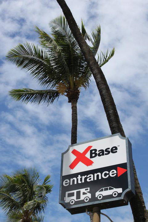 Base Airlie Beach - Internet Find 3