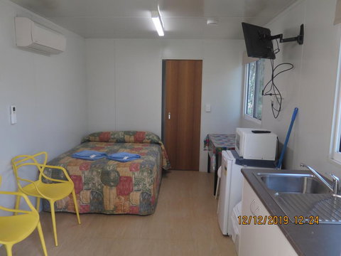 Batchelor Holiday Park - Internet Find 3