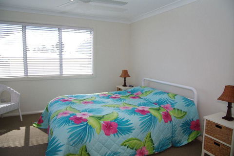 Beach Club 2, 5 Gowing Street - Internet Find 2