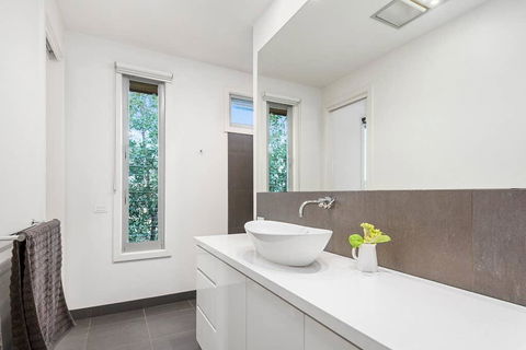Beach Road Luxury With Ocean Views - Internet Find 2