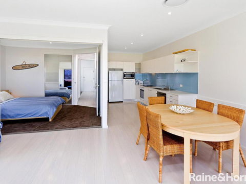 Beachside Bungalow #4 - 4/139 Avoca Drive, Avoca Beach - Internet Find 3