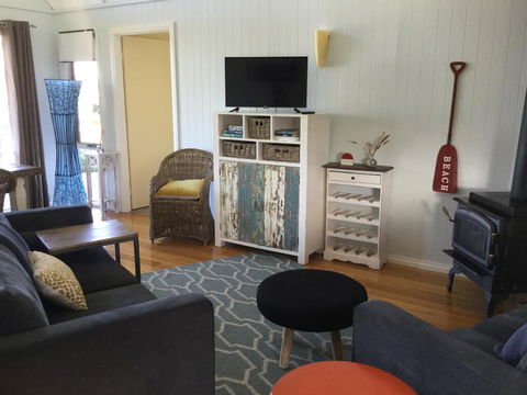 Bear Gully Coastal Cottages - Internet Find 1