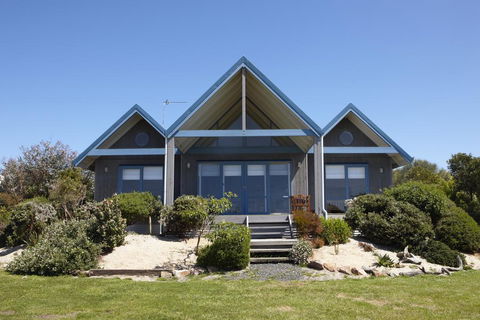Bear Gully Coastal Cottages - Internet Find 0
