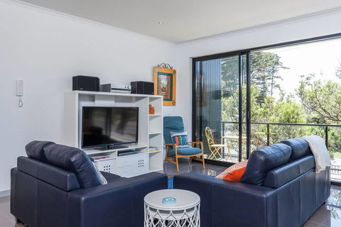 Beautiful Beachfront Apartment At Capel Sound - Internet Find 1