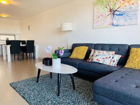 Beautiful Home Close To Shopping Mall And Train Hornsby - Internet Find 3