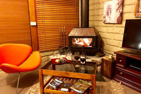 BEAUTIFUL RETREAT - 20 Mins To CBD And Only 10 Mins To MONA! - Internet Find 3