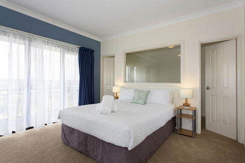 Bella Vista Townhouse With Views - Internet Find 1