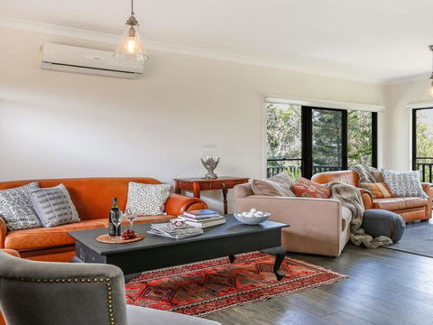 Bellara - Your Home Among The Gum Trees! - Internet Find 1