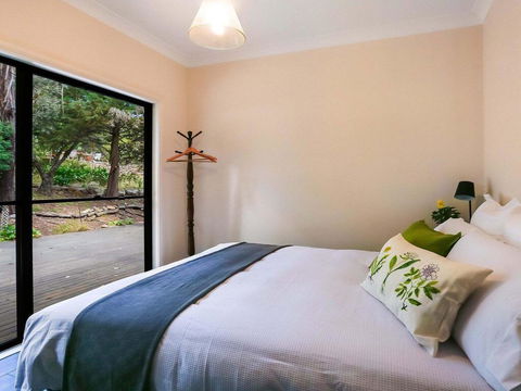Bellara - Your Home Among The Gum Trees! - Internet Find 2
