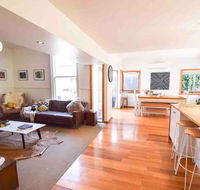 Best Location in Hobart Luxury 4 bedroom with stunning views - Internet Find