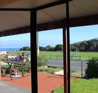 Bott's Beach Retreat - Internet Find