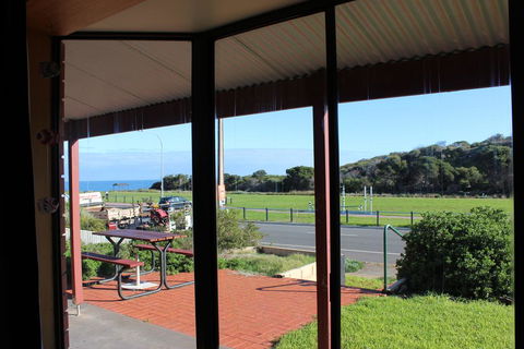 Bott's Beach Retreat - Internet Find 0