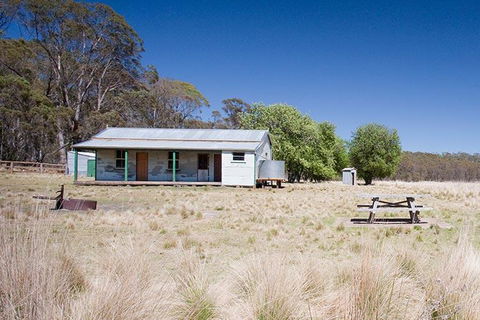 Brackens Hut - Internet Find 0