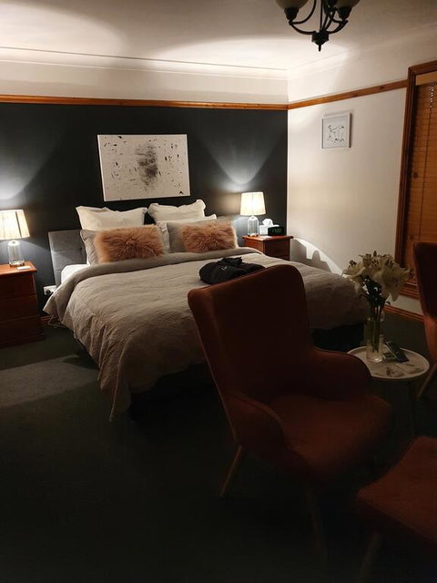 Brick Creek House - Internet Find 2