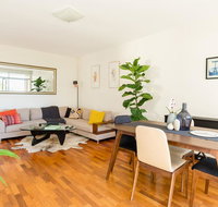 Bright and spacious apartment near Bronte beach - Internet Find