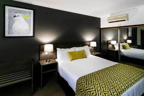 Best Western Plus Ambassador Orange - Internet Find 1