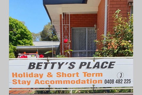 Betty's Place - Internet Find 0