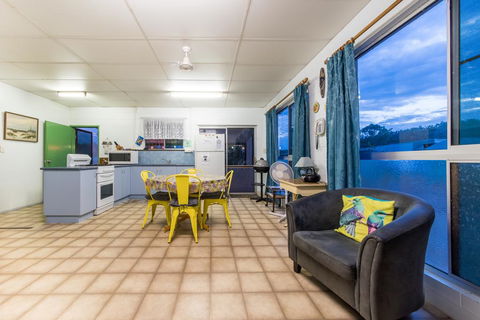 Birdsong House- Dingo Beach - Internet Find 2
