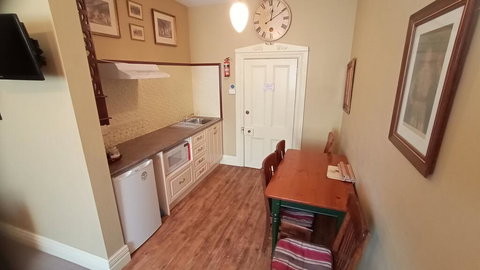 Blakes Manor Self Contained Heritage Accommodation - Internet Find 1