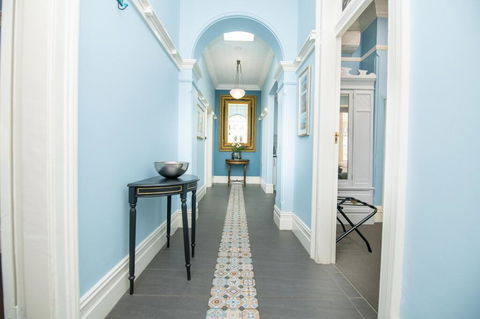 Blue Door Apartments Heritage Charm In CBD - Internet Find 3