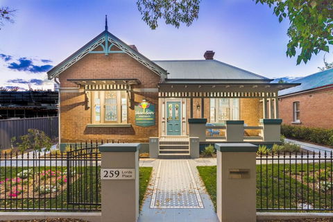 Blue Door Apartments Spacious CBD Apartment - Internet Find 0