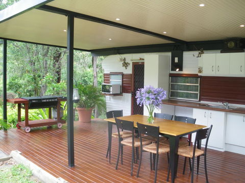 BoBRENE On Tamborine Nude Retreat - Cosy Chalet - Internet Find 2