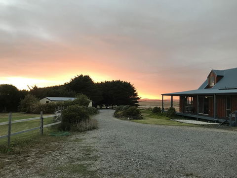 Buln Buln Cabins - Internet Find 1