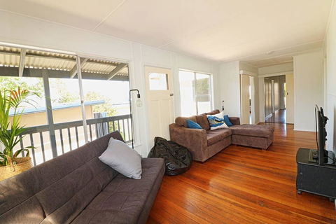 Bungo Beach House - Pet Friendly Home - Internet Find 3