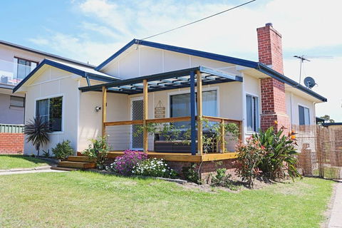 Bungo Beach House - Pet Friendly Home - Internet Find 1