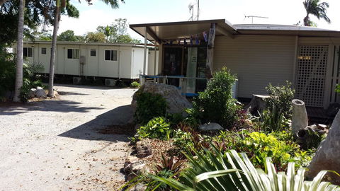 Bushchooks Travellers Village - Internet Find 1