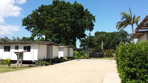 Bushchooks Travellers Village - Internet Find 3