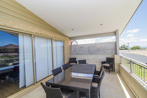 Busselton Holiday Home - Internet Find 2