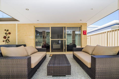 Busselton Holiday Home - Internet Find 1