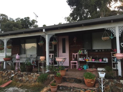 Byfield Road Homestay - Internet Find 1