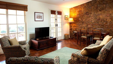 Byronsvale Vineyard And Accommodation - Internet Find 0
