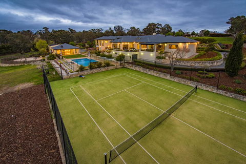 Canberra Luxury Estate - Internet Find 3