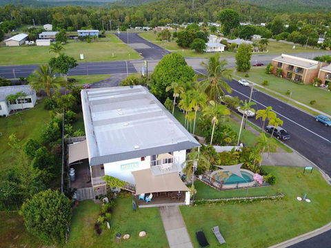 Cardwell Beachfront Motel - Internet Find 1