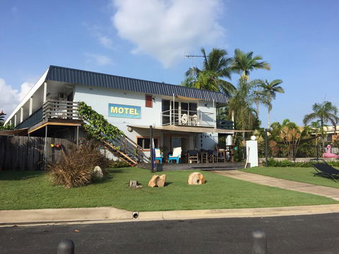 Cardwell Beachfront Motel - Internet Find 0