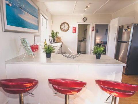 Carrickalinga SeaHaven: Coastal Escape-4BRM - 29 Riverview Drive - Internet Find 3
