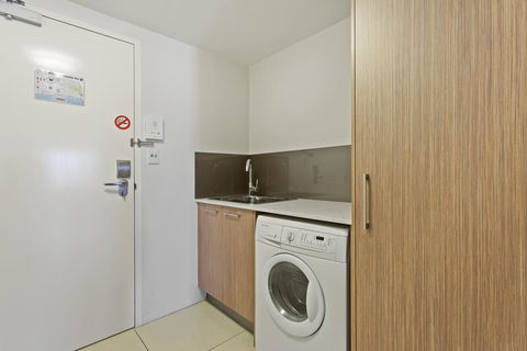 CBD Executive Apartments - Internet Find 1